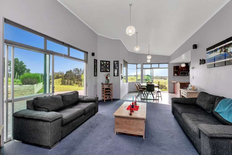 26 Old School Road Maungakaramea_10