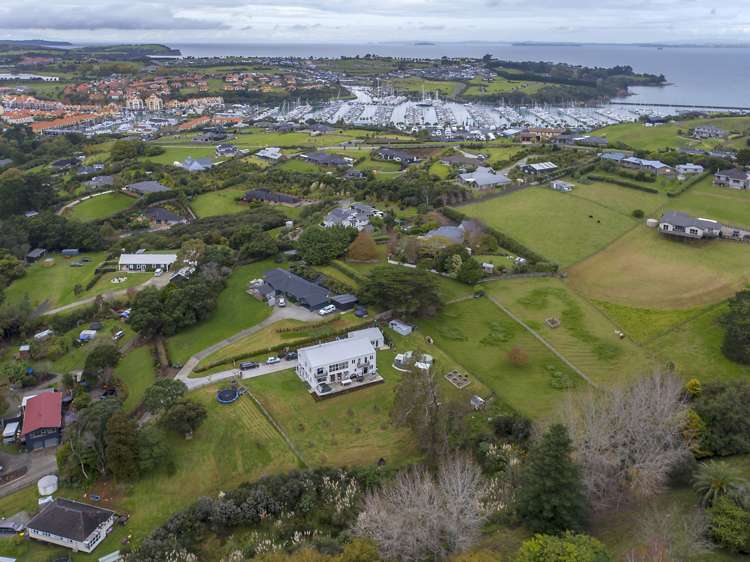 23 Hobbs Road Matakatia_19