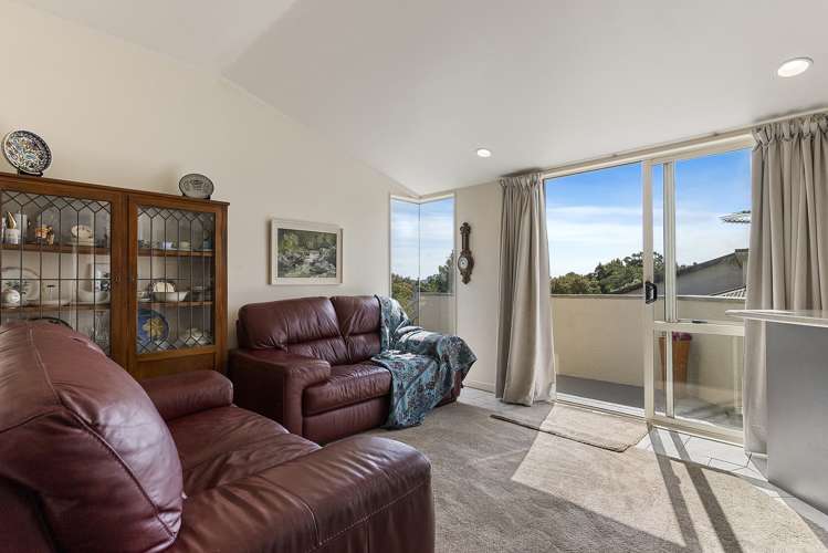 2/15 Bradbury Road Botany Downs_11