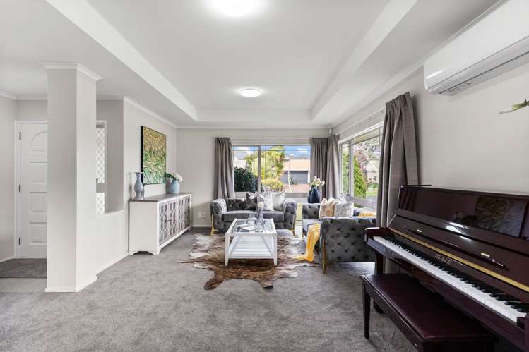 11 Headcorn Place Botany Downs_18