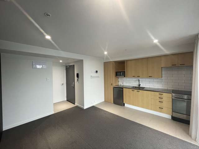 303/12 Latimer Square City Centre_4