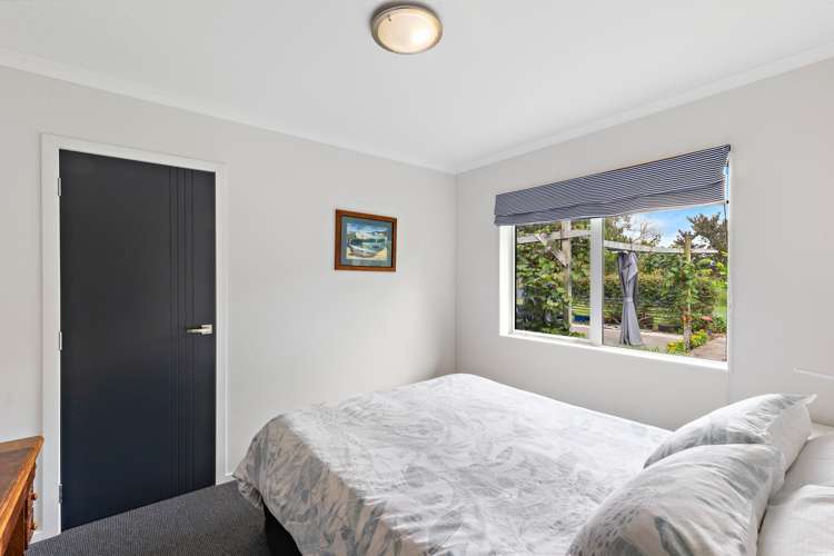 1098 Queen Street East Levin_11