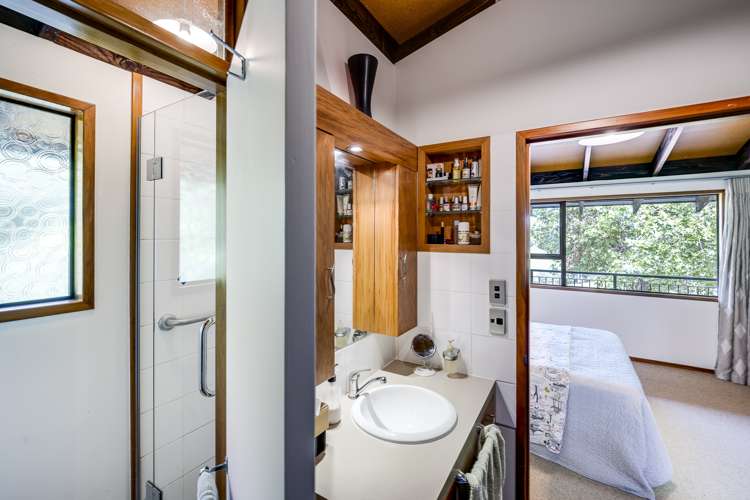 121 Eskdale Drive Bay View_11