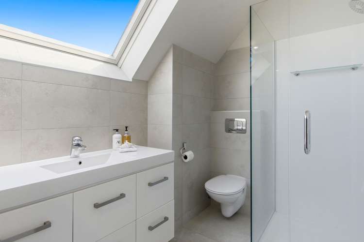 2/99 Hebron Road Waiake_16