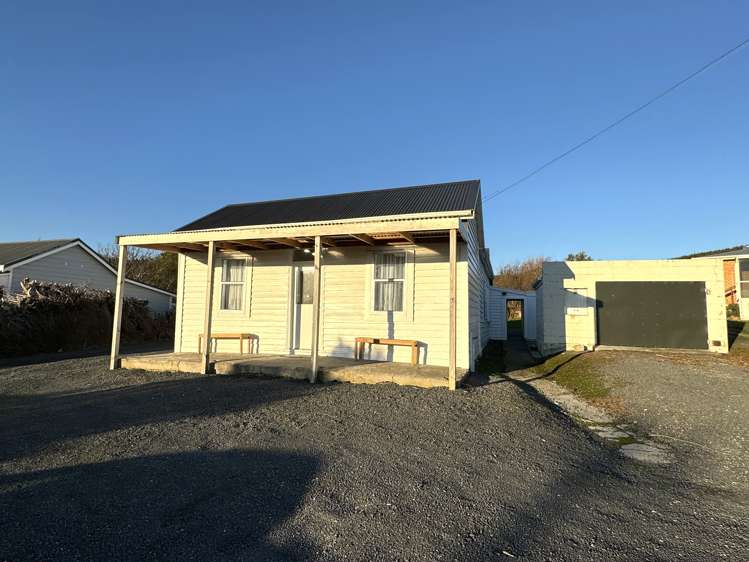 86 Salcombe Street Kaitangata_24