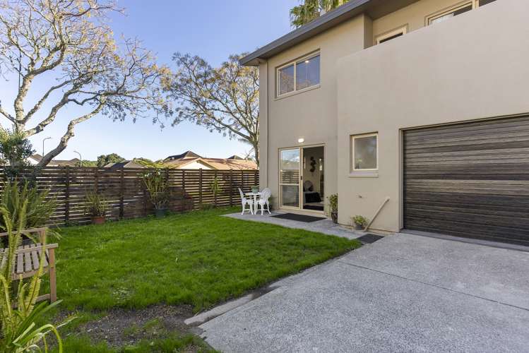 1 Butia Avenue Henderson_13