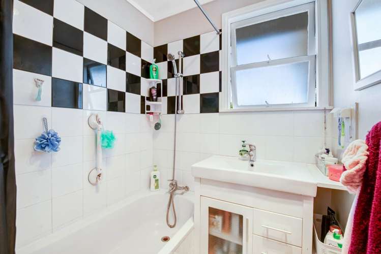 35 Vipond Road Stanmore Bay_26