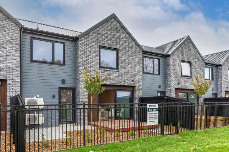 4/8 Akoranga Place Hornby_0