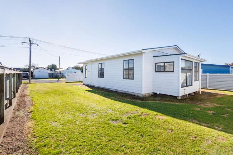 1 Warren Street Foxton Beach_15