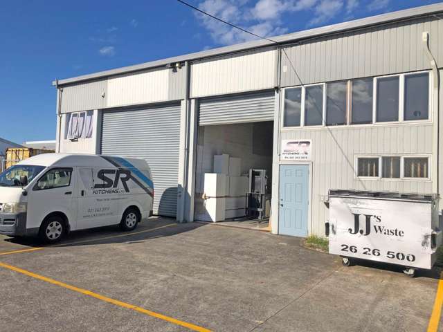 FUNCTIONAL WAREHOUSE FOR LEASE