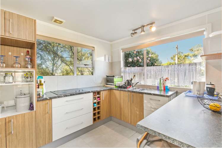 12 Riverview Road New Lynn_24