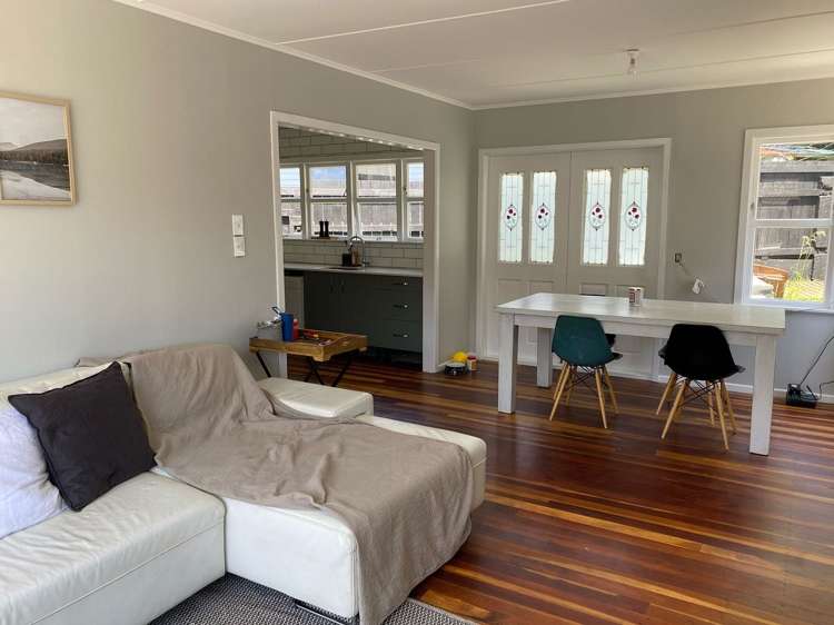 56 Sunny Grove Wainuiomata_19