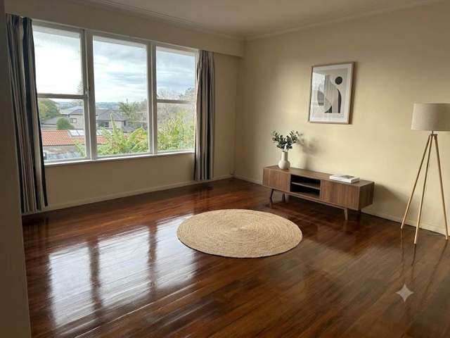 Spacious & Sunny 2-Bedroom Home in the Heart o...