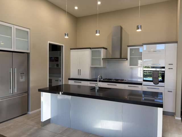 11 Charteris Rise 1052_1