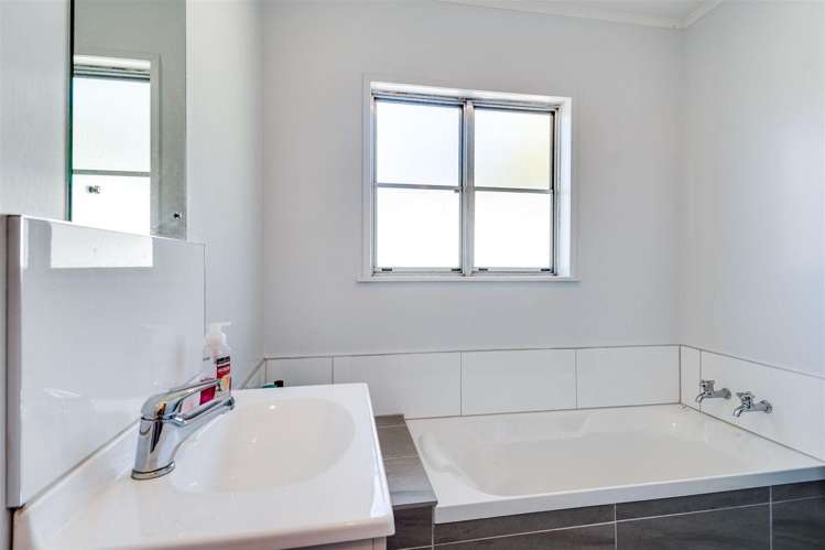 12 Harold Holt Avenue Onekawa_7