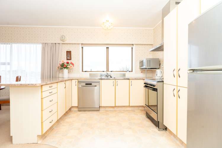 51 Resthill Crescent Glenview_22