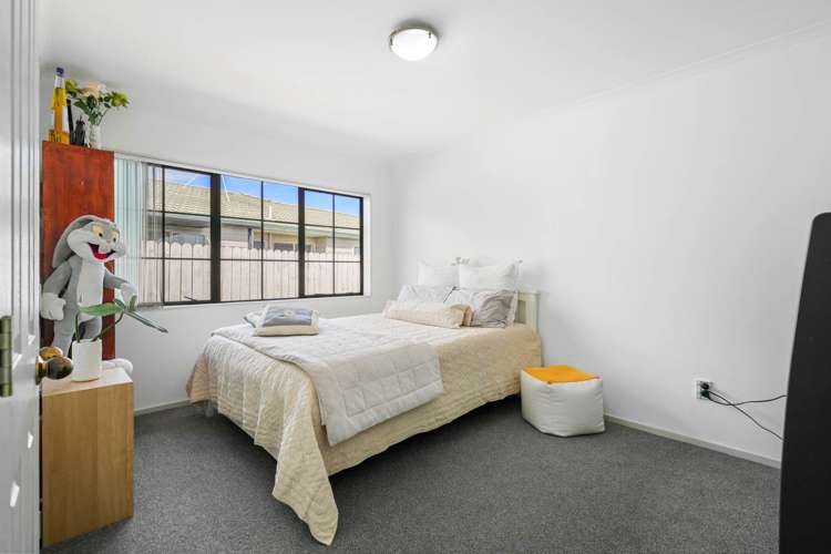 8 John Lister Close Golflands_14