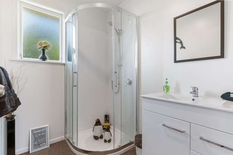 70 Vodanovich Road Te Atatu South_10