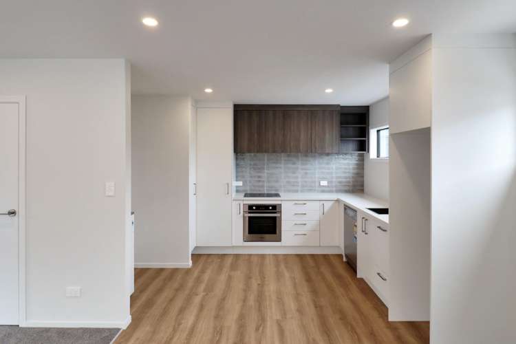 B/137 Whites Line East 1369_5