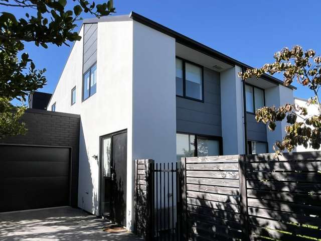Modern 2-Bedroom Townhouse in Prime St Albans Location!