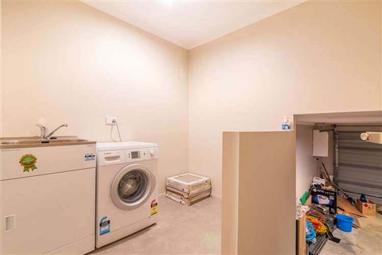 8 Regis Park Drive Pukekohe_19