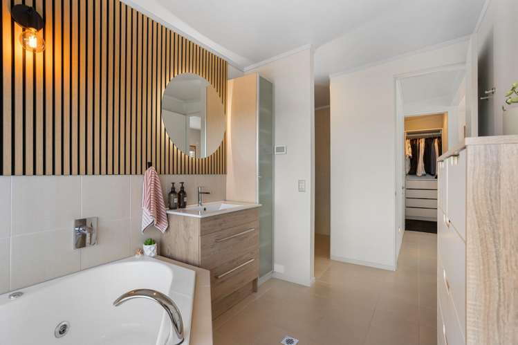 17 Governors Heights Whangamata_16