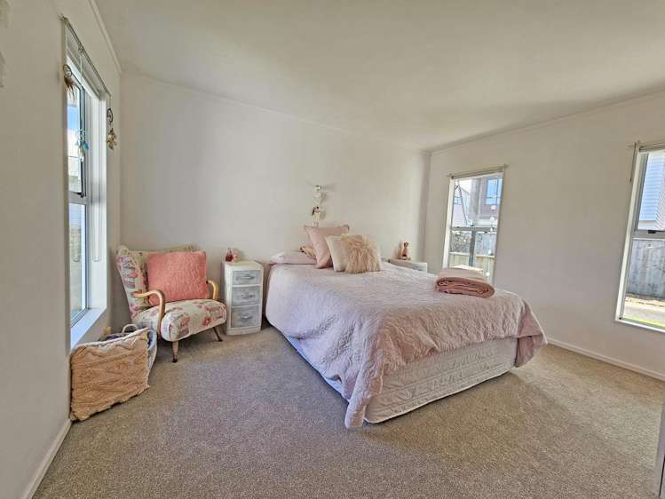63A Beach Road Pahurehure_8