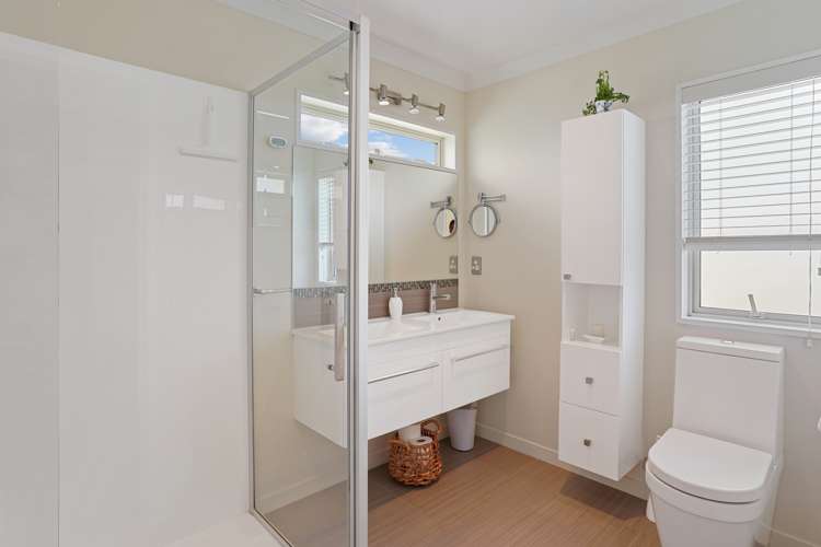 4 Barnsley Crescent West Melton_18