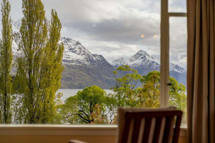 1 Suburb Street Queenstown_10