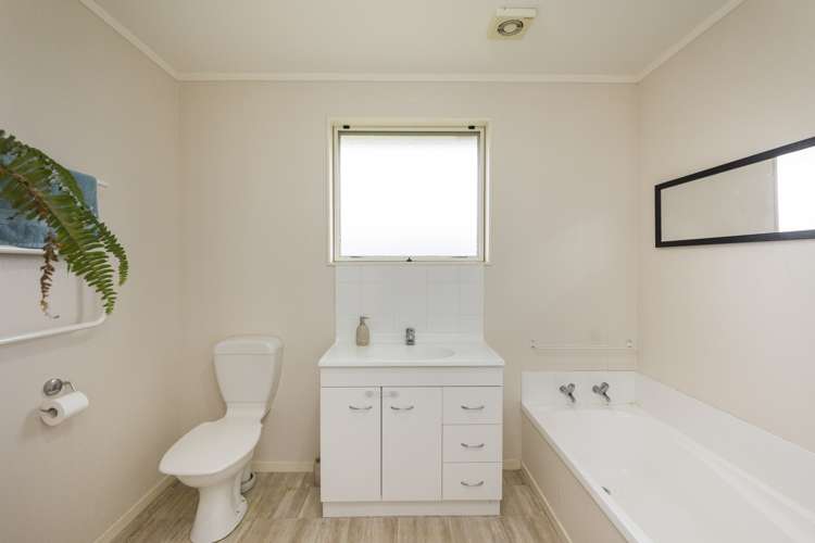 24 Logan Way Kelvin Grove_18