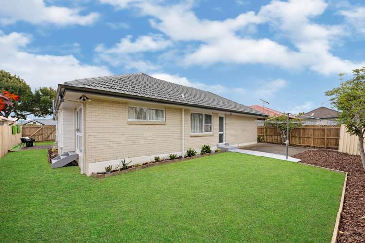 8 Headcorn Place Botany Downs_14