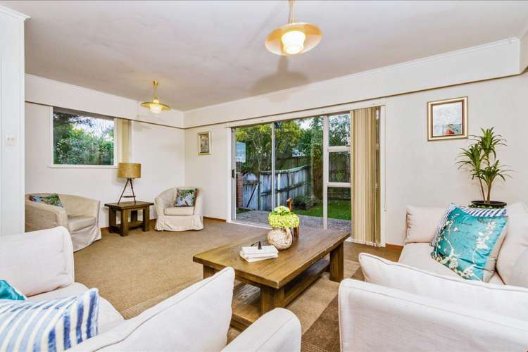 140 Golf Road Titirangi_1