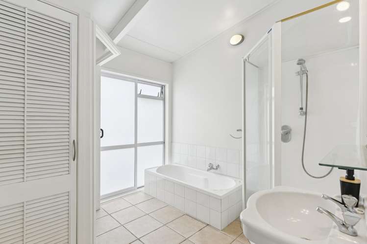 29 Highland Avenue Titirangi_15