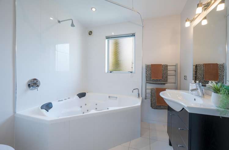 5 Monro Way The Wood_13