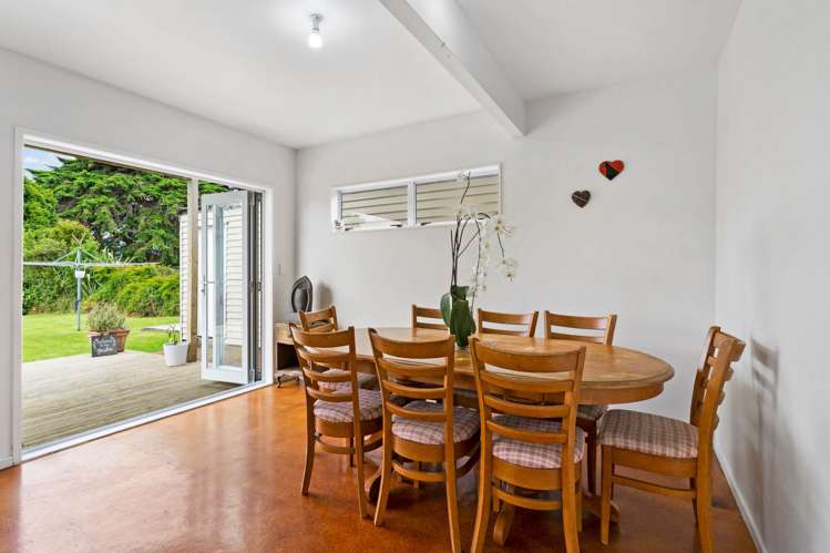 8 Lookout Drive Laingholm_3