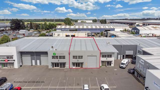 Well presented Hornby industrial unit