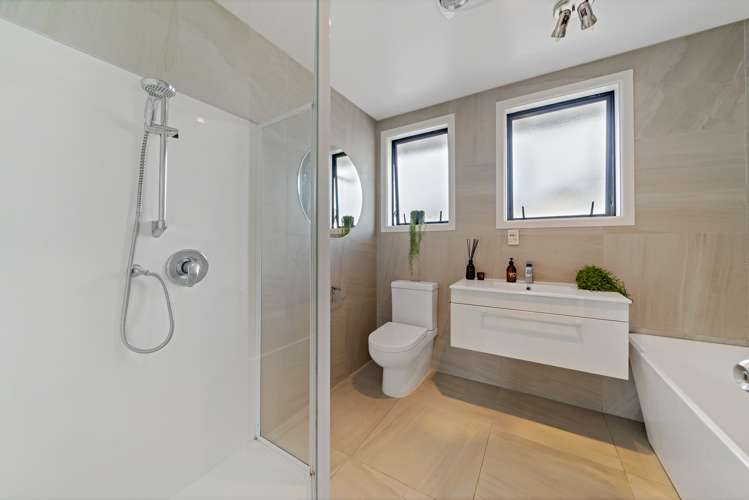 1/18 Gossamer Drive Pakuranga Heights_16