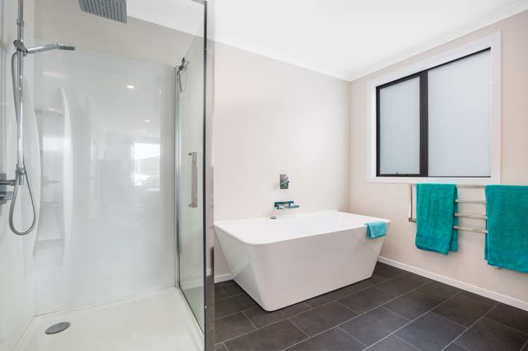 86 Mana Esplanade Paremata_9