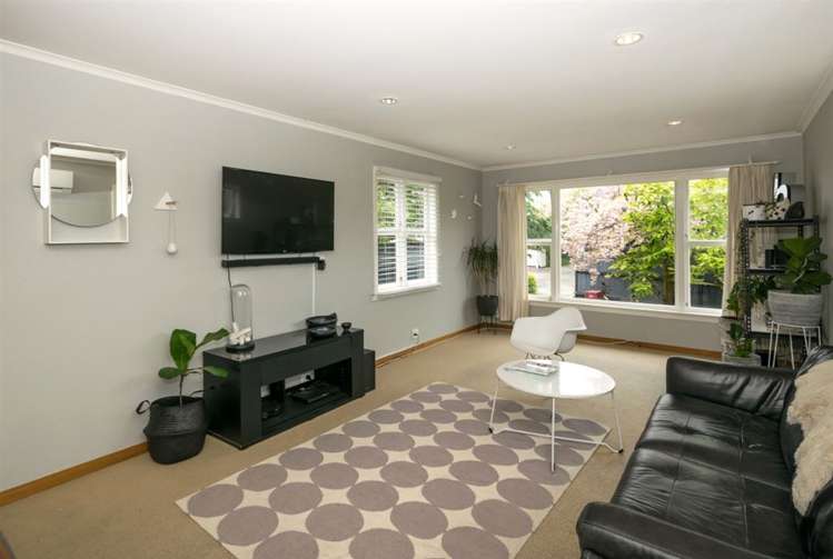 8 Edinburgh Crescent Redwoodtown_10