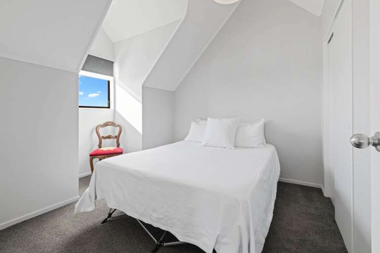 2/8 Leven Lane Totara Heights_8