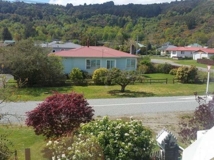 69 Main Street Reefton_0