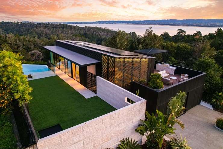 Crowds line up to see the house built by Love It Or List It star Alex Walls and her engineer husband, Corban. Photo / Supplied
