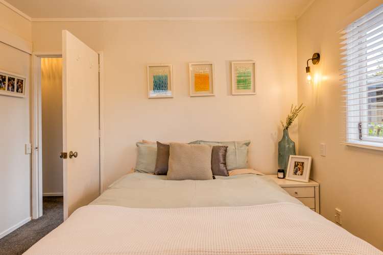279 Royal Road Massey_12