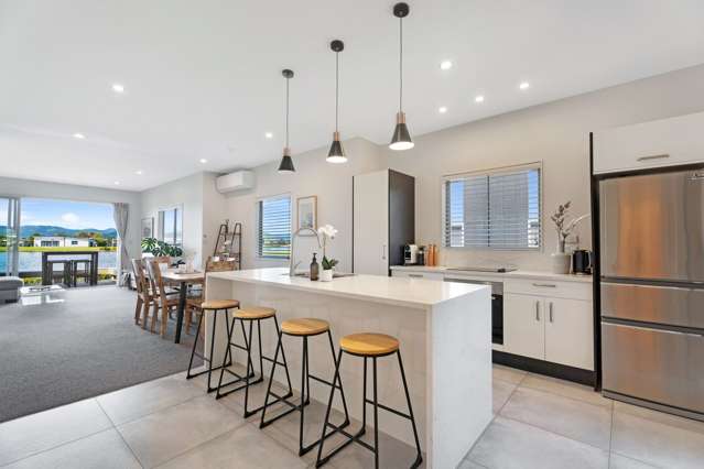 Furnished Lakeside Escape with Unmatched Views