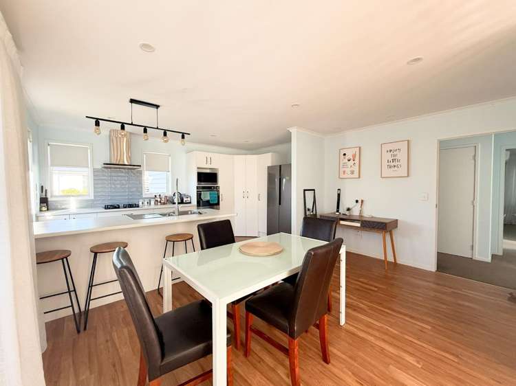 30 Noumea Drive 2772_3