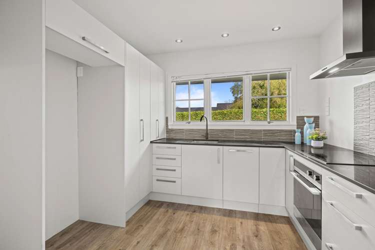 2/75 Garreg Road_3