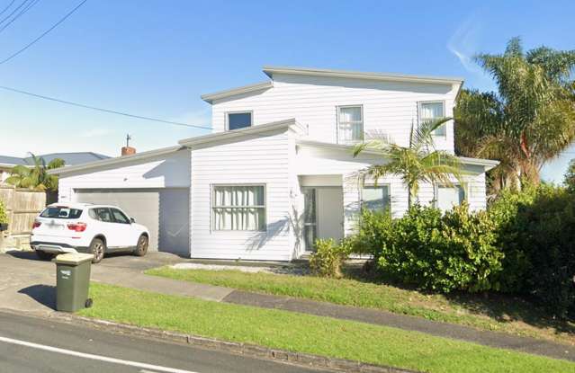 4-Bedroom Home in 27 Matipo Road, Te Atatū Peninsula