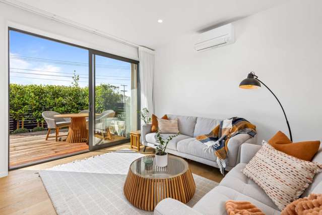 Effortless Coastal Living with Contemporary Style