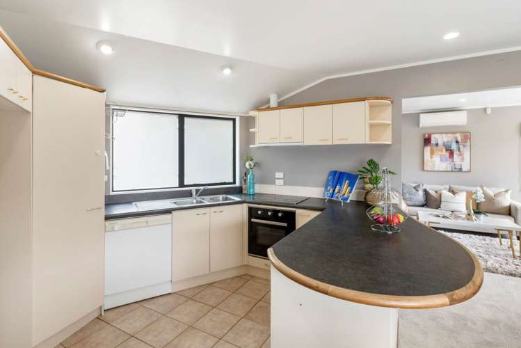 2/4 Mercury Lane Windsor Park_25