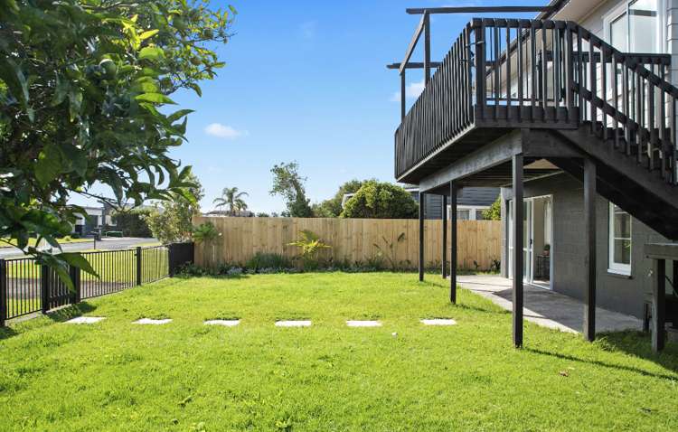 11 Crispe Road Clarks Beach_14